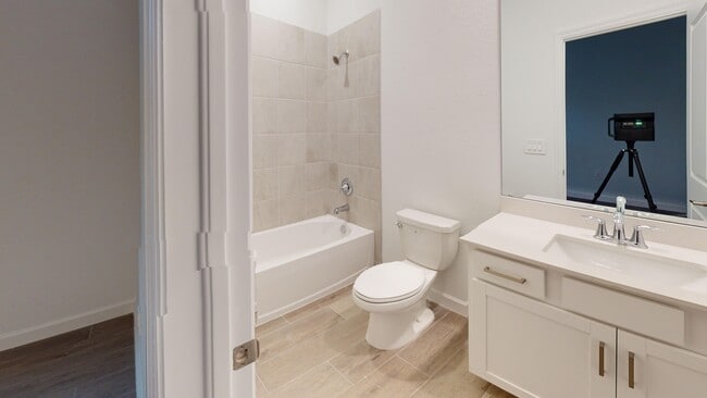 Foto del edificio - 7773 Lakes Edge Ln