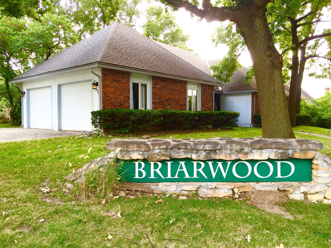 Primary Photo - 4030 N Briarcliff Rd
