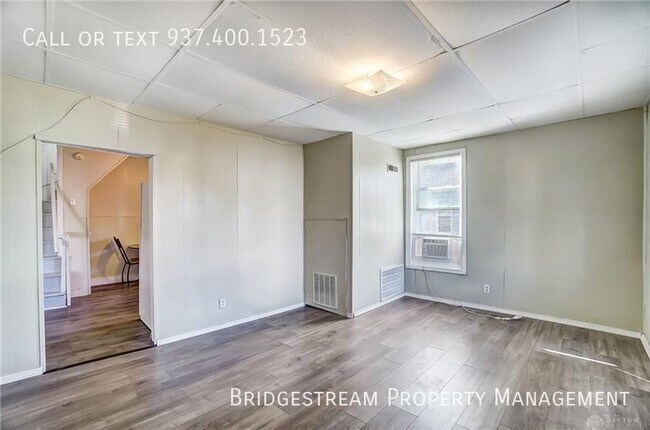 Building Photo - Cozy Studio Unit Available in Troy near Ma...