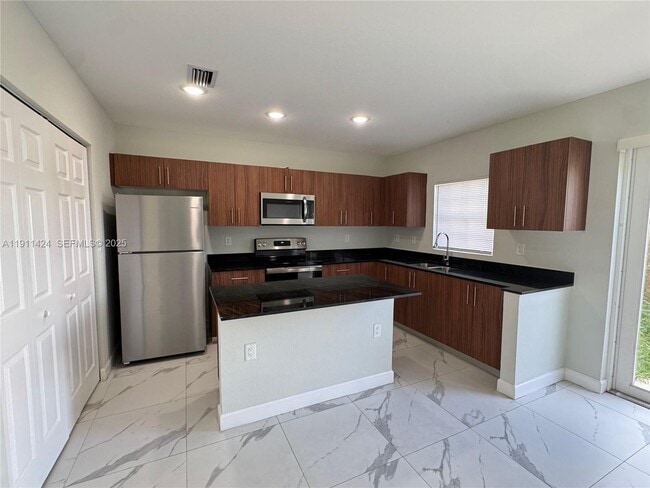 Foto del edificio - 1310 NW 6th Ave