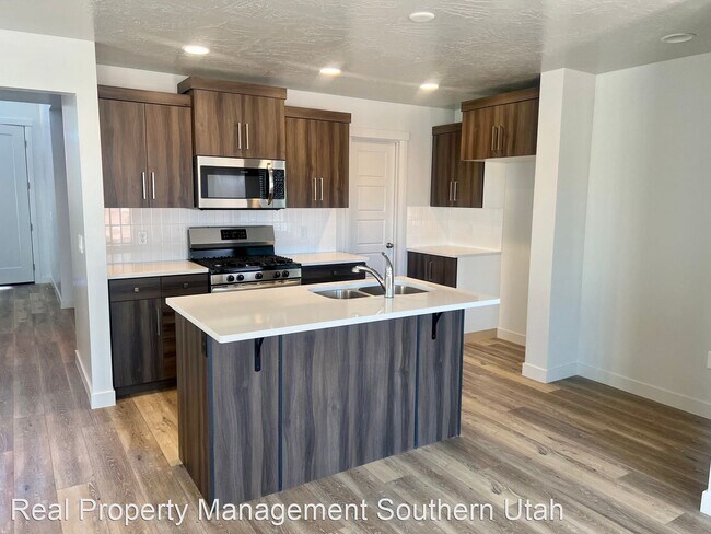Building Photo - 4 br, 2.5 bath House - 6028 S. Ersa Lane
