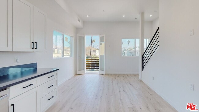 Building Photo - 1507 S Cloverdale Ave