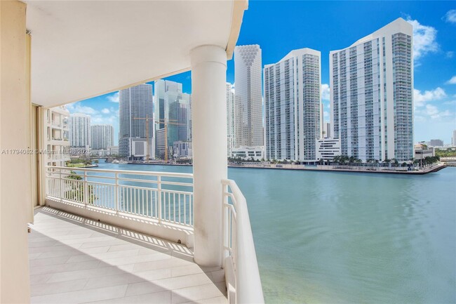 Foto del edificio - 888 Brickell Key Dr