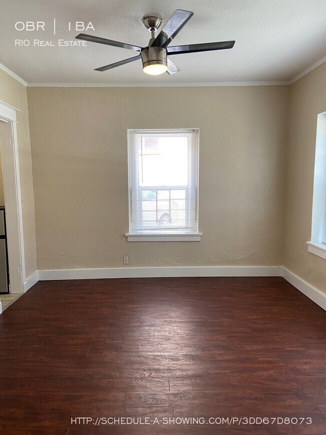 Foto del edificio - 1235 N Washington St