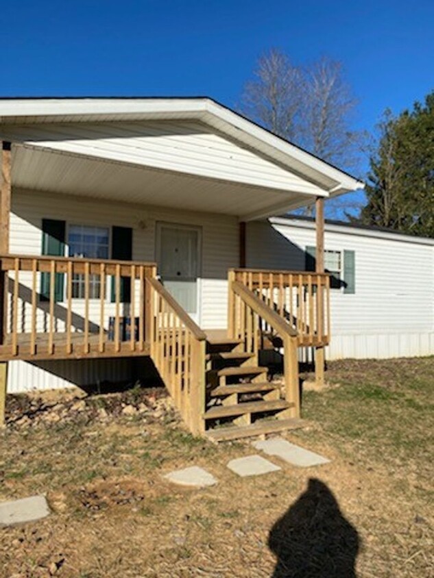 Primary Photo - Three Bedroom Manufactured Home in Teays V...