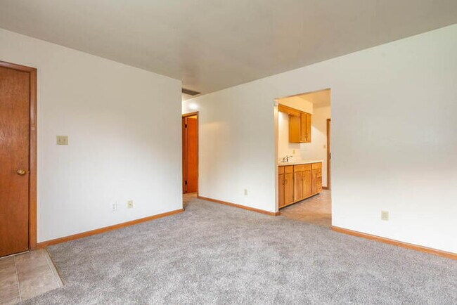 Building Photo - 2BR/1BA near Campus