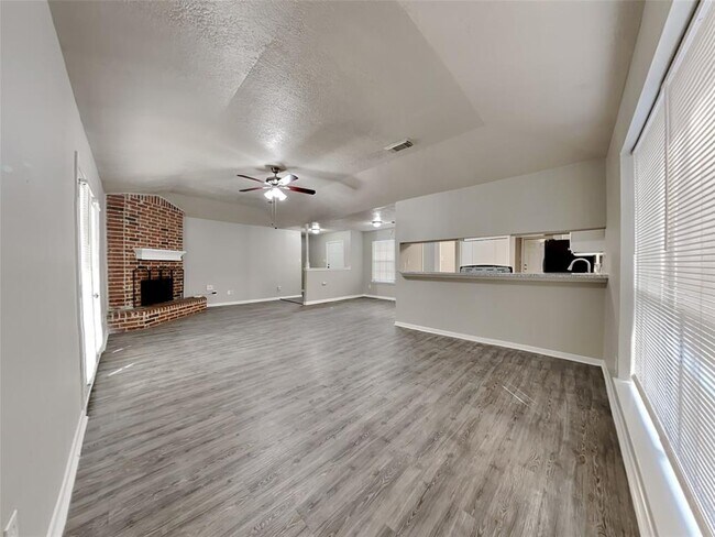 Foto del edificio - 2622 Forestbrook Dr