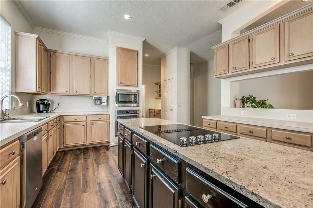 Building Photo - 10812 Paisano Dr
