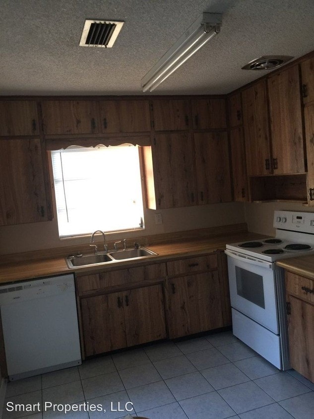 Building Photo - 509 Tanglewood Dr