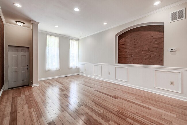 Foto del edificio - 2103 E Madison St