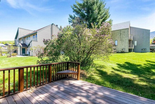 Building Photo - Smugglers' Notch Mountainside Luxury Condo