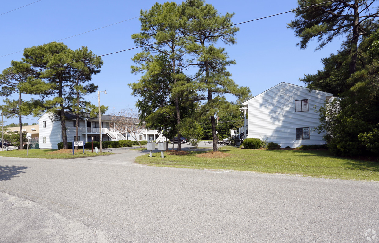 Primary Photo - Sandy Lane Apartments