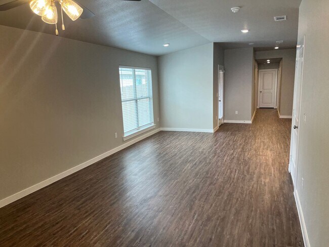 Foto del edificio - 411 E 21st St