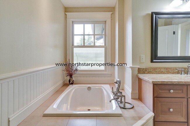 Building Photo - Palisades Perfection in Lake Oswego