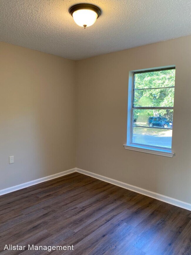 Building Photo - 3 br, 1.5 bath House - 7510 Rockingham Dr