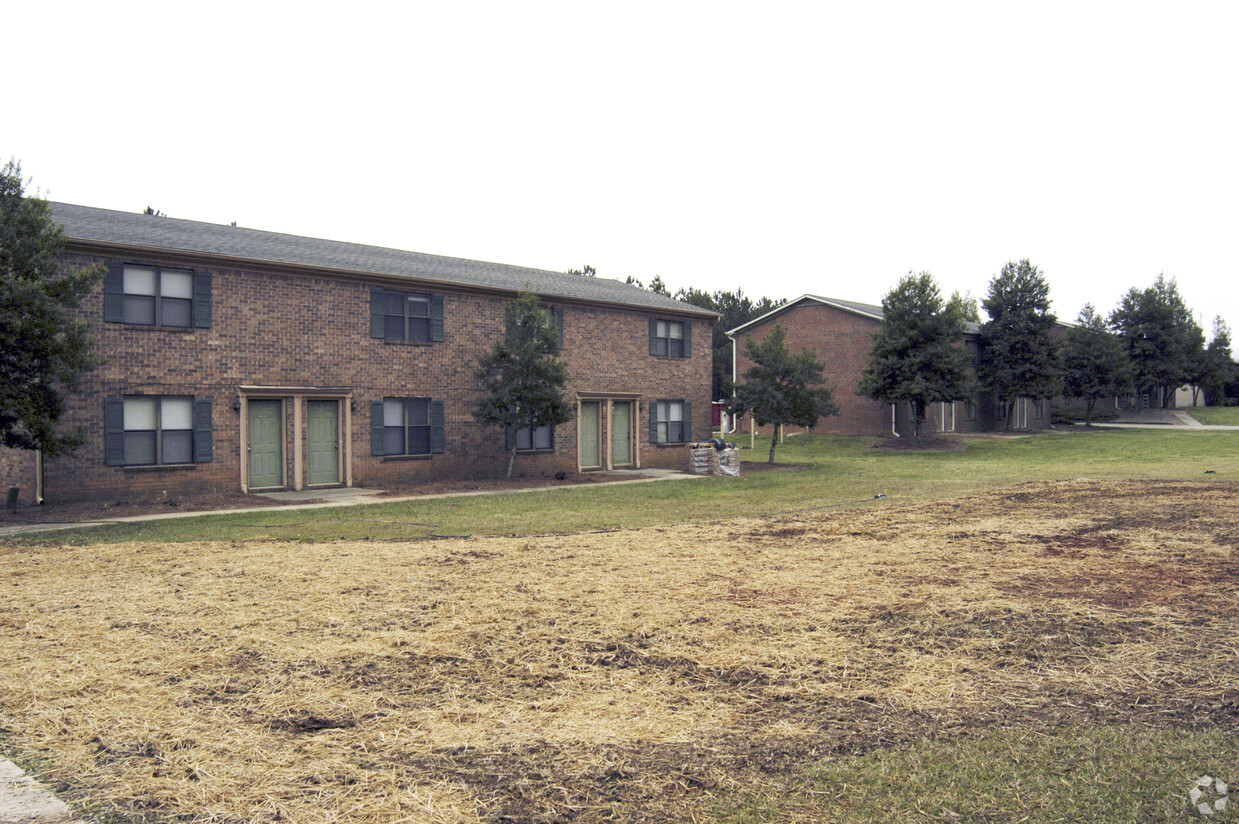 Building Photo - 201-203 Old Zion Cemetery Rd