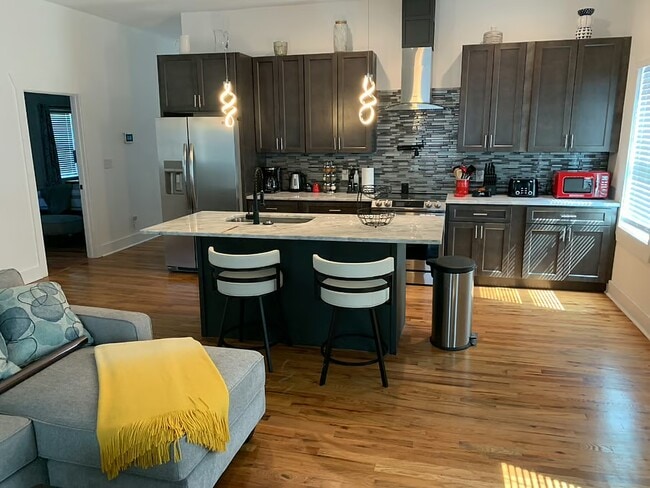 Foto del edificio - 1369 Bryan Ave