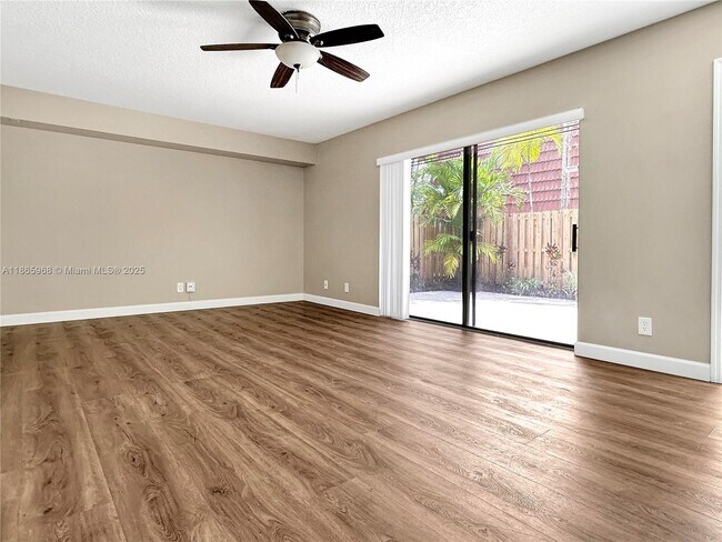 Foto del edificio - 9920 NW 6th Pl