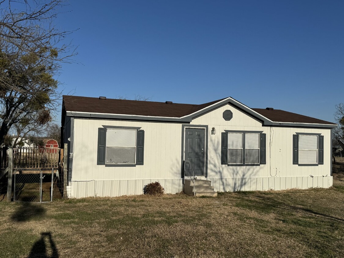 Foto principal - Very nice 3 bedroom 2 bath mobile home wit...