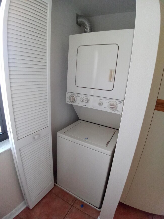 Foto del edificio - 1237 Country Club Dr