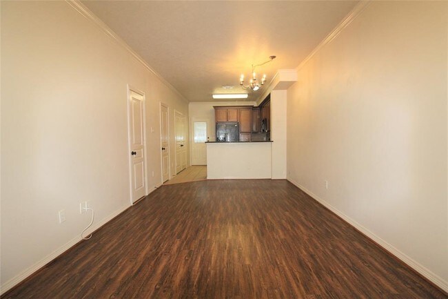 Building Photo - 215 E Luhn St