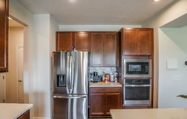 Foto del edificio - 6693 Harrington Court Avenue NE