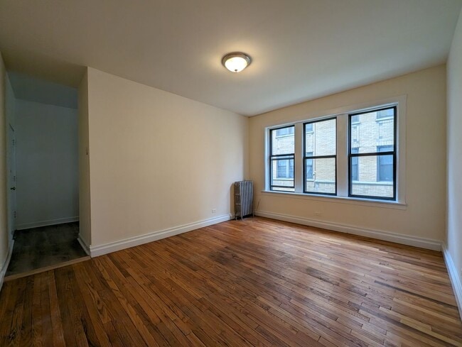 Building Photo - 1530 N Kedzie Ave