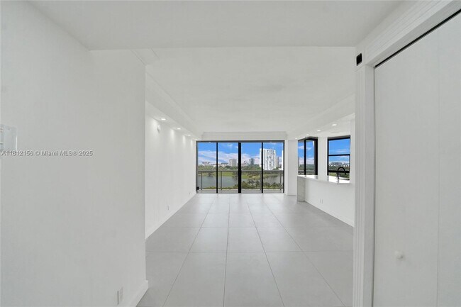 Building Photo - 20281 E Country Club Dr