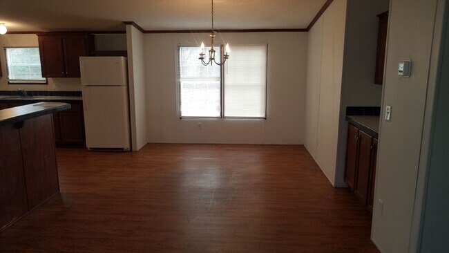 Building Photo - Large Mobile Home in Lowndes County