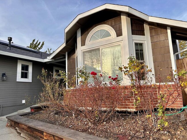 Foto del edificio - 148 Castlemont Dr