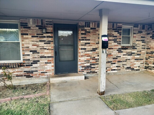 Foto del edificio - 119 W Clegern Ave