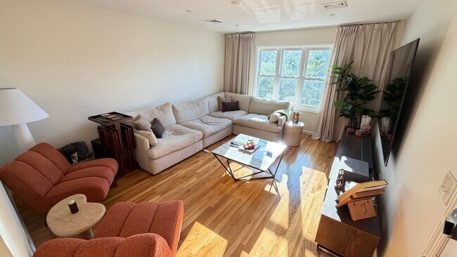 Foto del edificio - 785 Ridge St