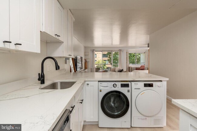 Foto del edificio - 730 24th St NW
