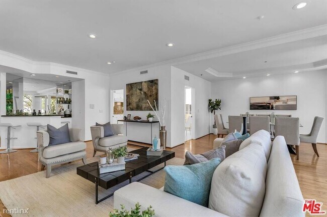 Building Photo - 2 br, 3 bath Condo - 121 N Almont Dr Apt 301