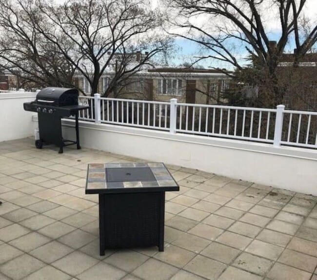 Building Photo - 1422 Porter St