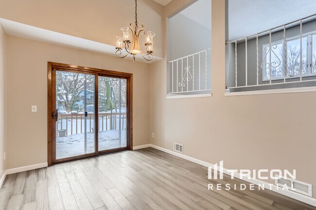 Foto del edificio - 13450 Wellington Ct