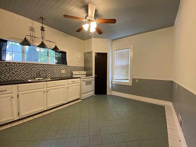 Building Photo - 725 Silver Street, Columbia, SC 29201 - Ni...