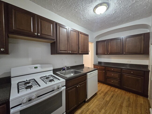 Foto del edificio - 1808 W Farwell Ave