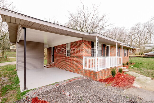 Foto del edificio - NOW OFFERING $250 OFF FIRST FULL MONTH IF ...