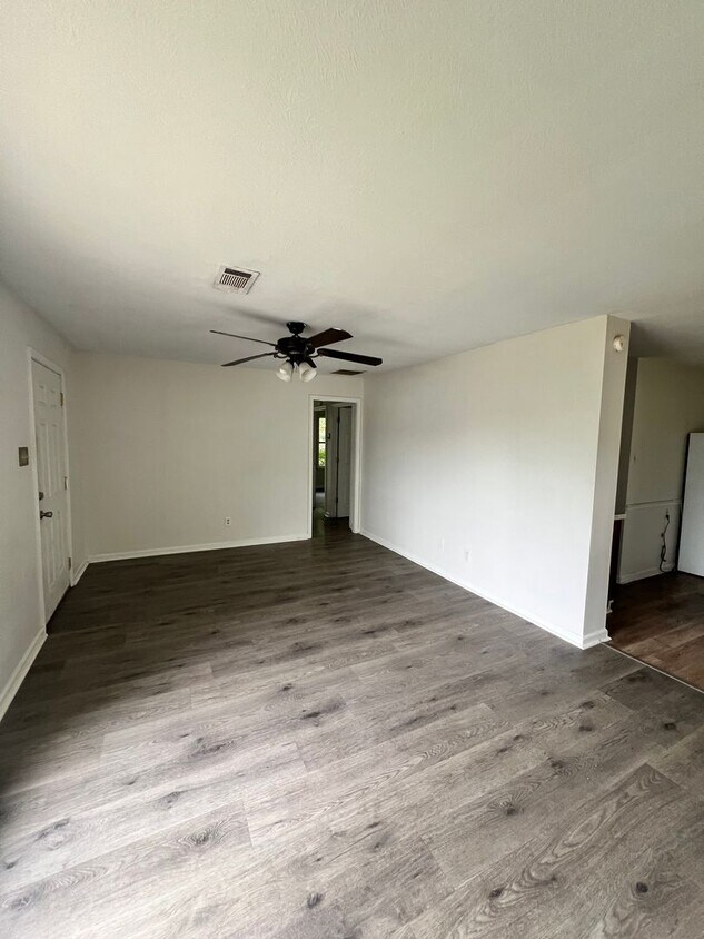 Foto principal - 3 bdrm 1 bath