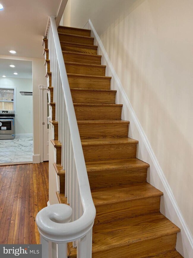 Building Photo - 447 Earlham Terrace