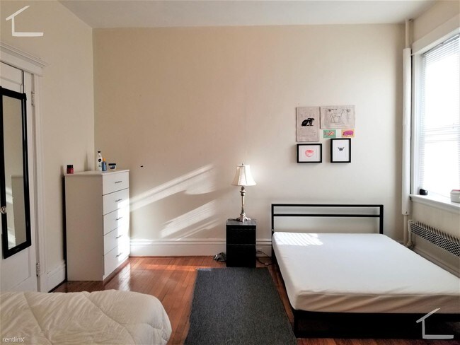 Building Photo - 4 br, 2 bath  - 18 Euston St Apt 1A