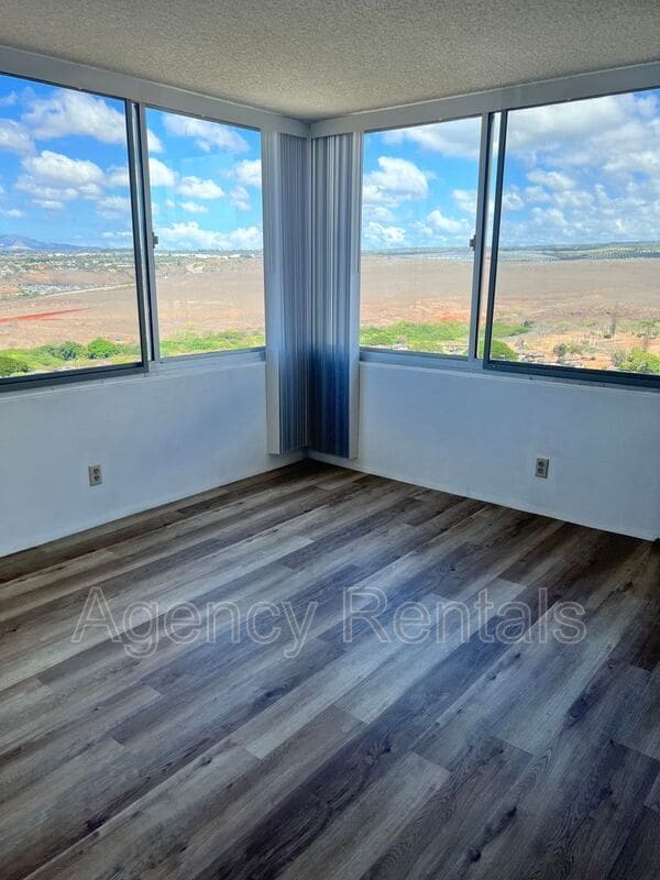 Building Photo - 1060 Kamehameha Hwy