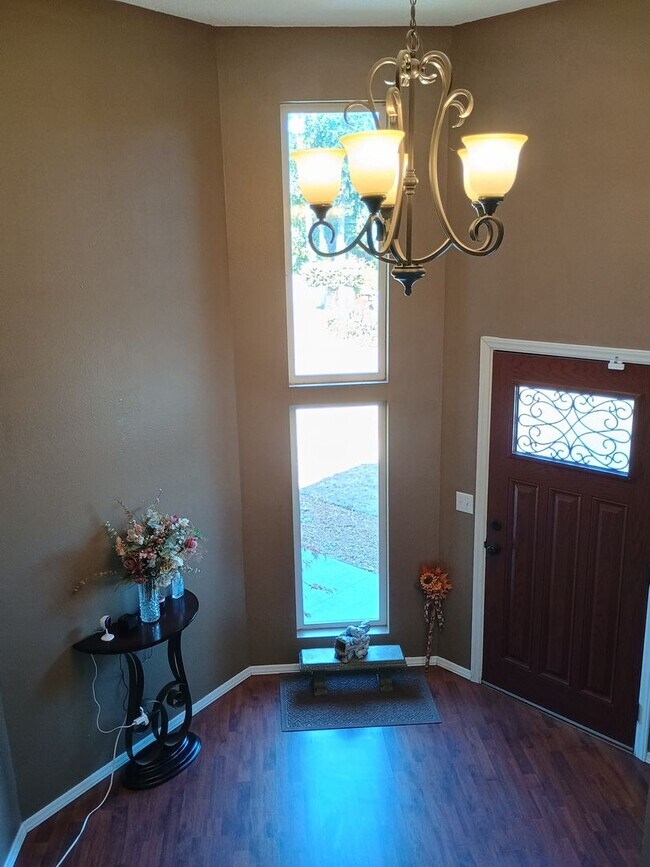 Foto del edificio - !!NEW YEAR'S MOVE IN SPECIAL!! $1,000 OFF ONE MONTH'S RENT!