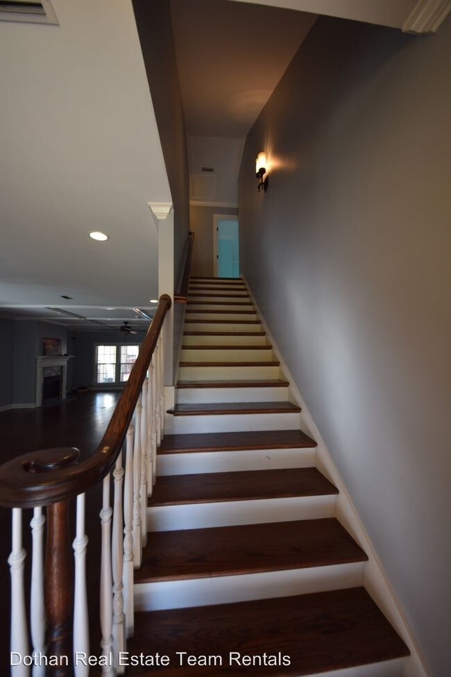 Building Photo - 3 br, 2.5 bath House - 208 Kelso Lane