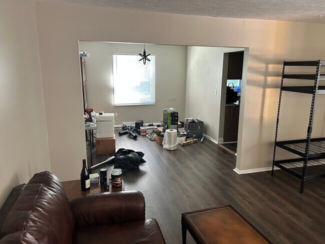 Foto del edificio - 8792 Pinewood Ct