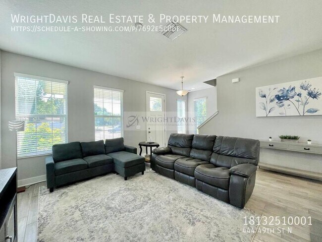 Building Photo - Beautiful newer 3/2.5 home in St. Pete!