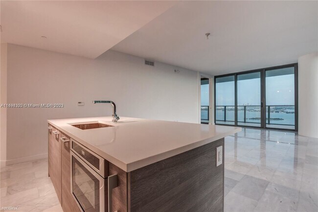 Foto del edificio - 3 br, 3.5 bath Condo - 650 NE 32nd St Unit...