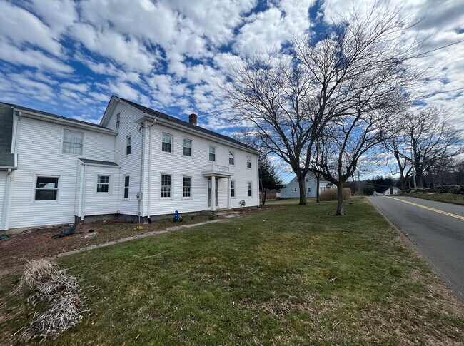Foto del edificio - 299 Matson Hill Rd