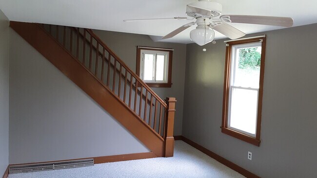 Building Photo - 162 Singer Ln